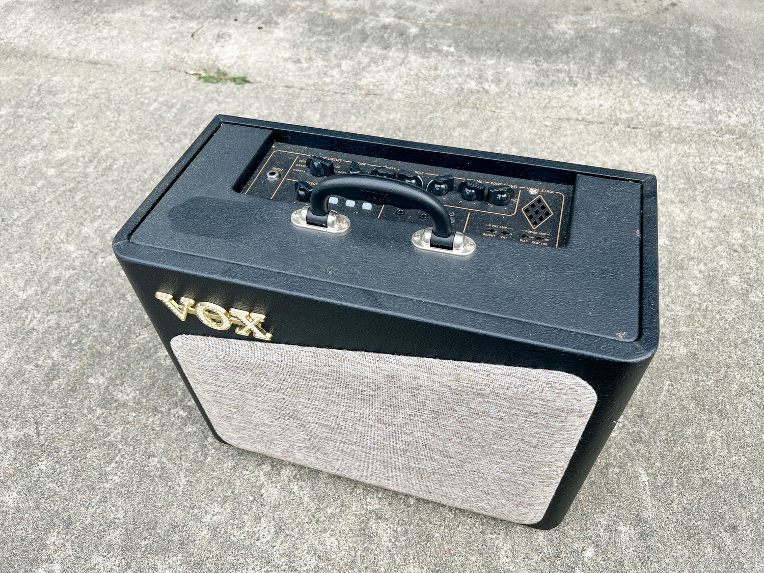 クリーニング前のギターアンプ