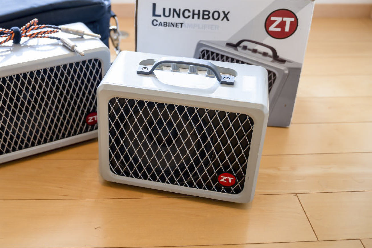 【参考】初代のリバーブなしモデルの全面パネル。デザインが微妙に違います。