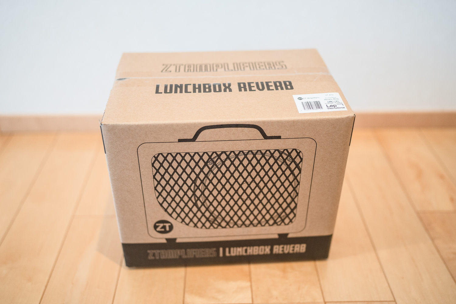 箱。さすがはランチボックス。箱の時点で小さめです。