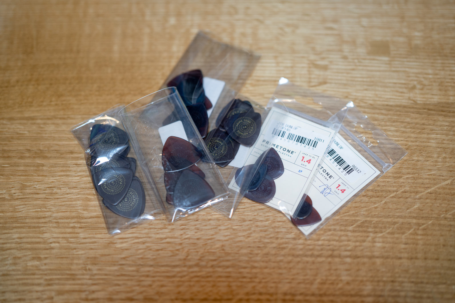 いろんな種類を買ってみた。3つセットになったものには仕上げした人のサインが入ってます（写真一番右にちょっと見える）。