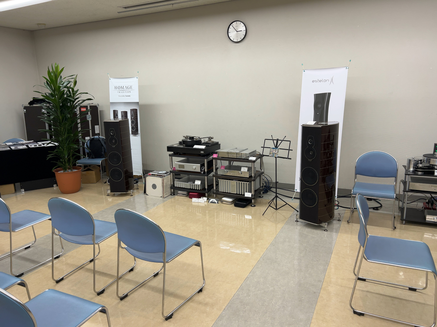 イタリアのメーカー『ソナス・ファベール』のめちゃ高いスピーカーもありました