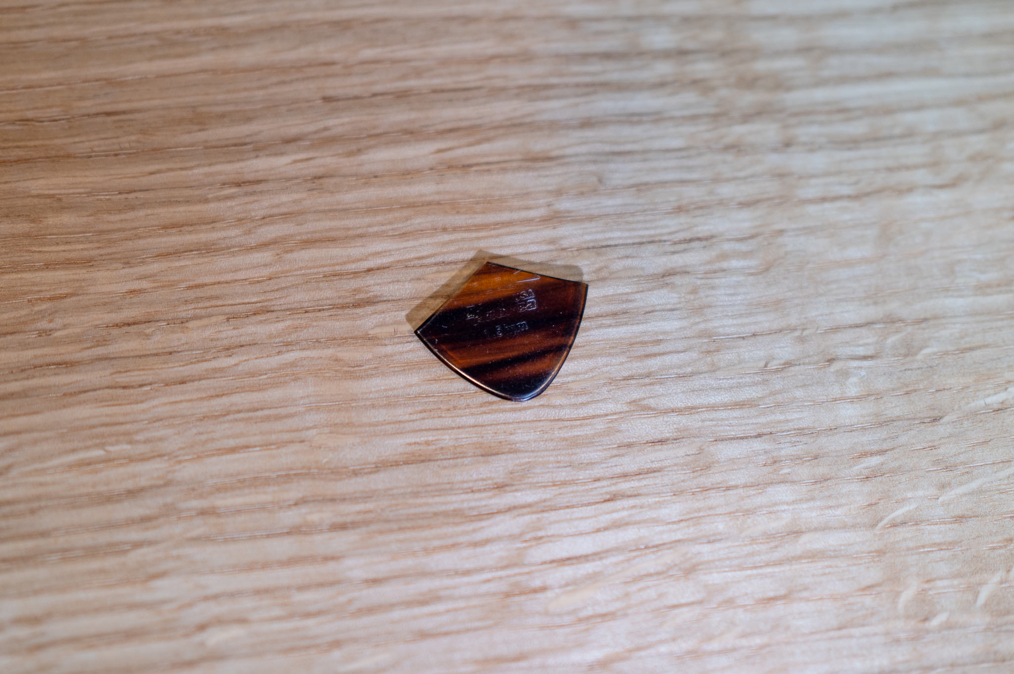 山田さんからいただいたもの。同じピックを買って、これをもとに量産しました。