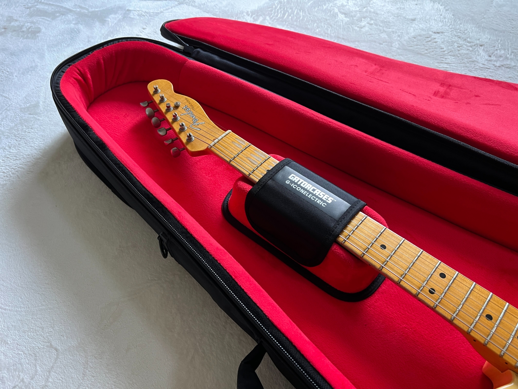 ネックはグラつかず固定されています。