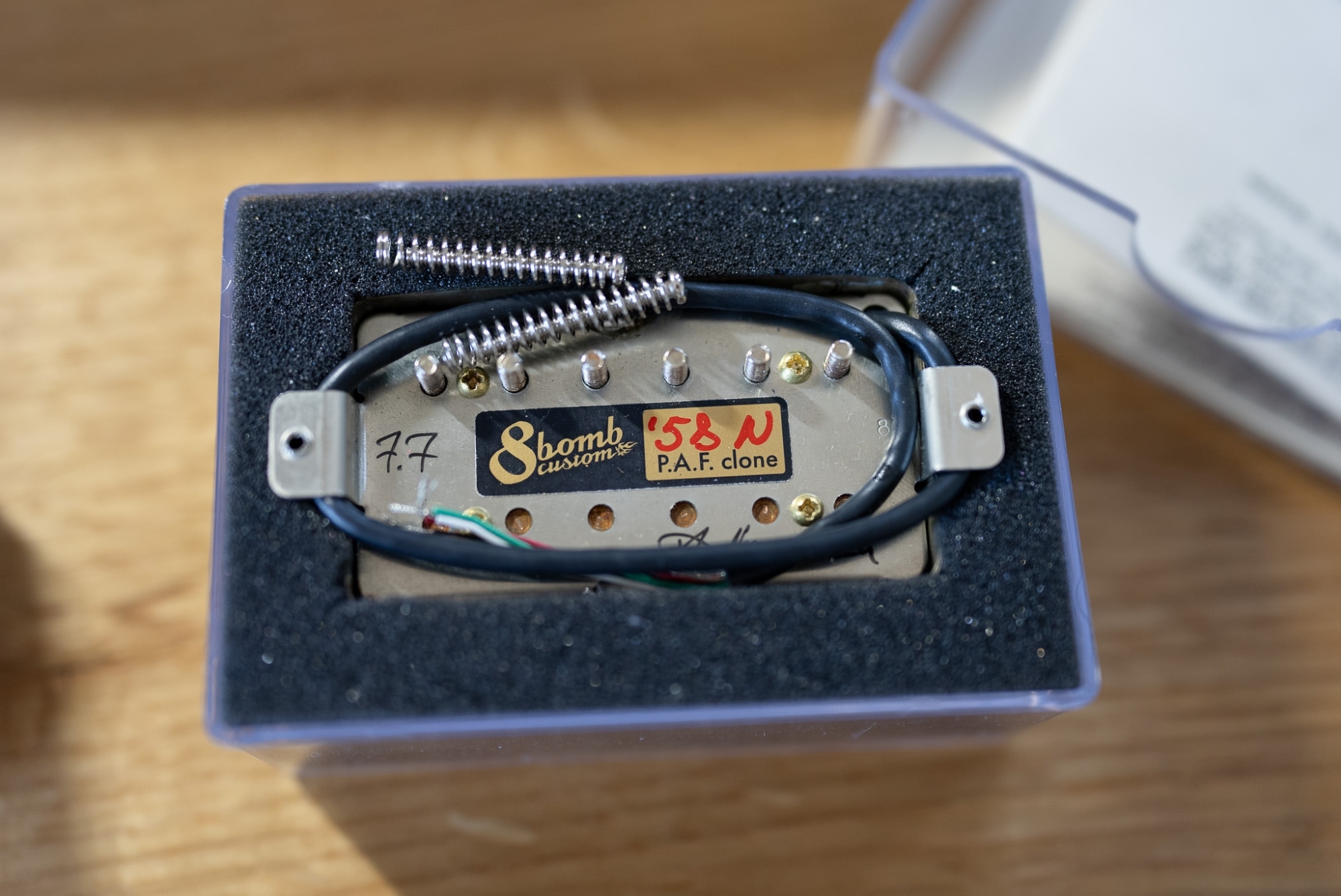 裏側。やはり手書き文字。マニア心をわかっている。