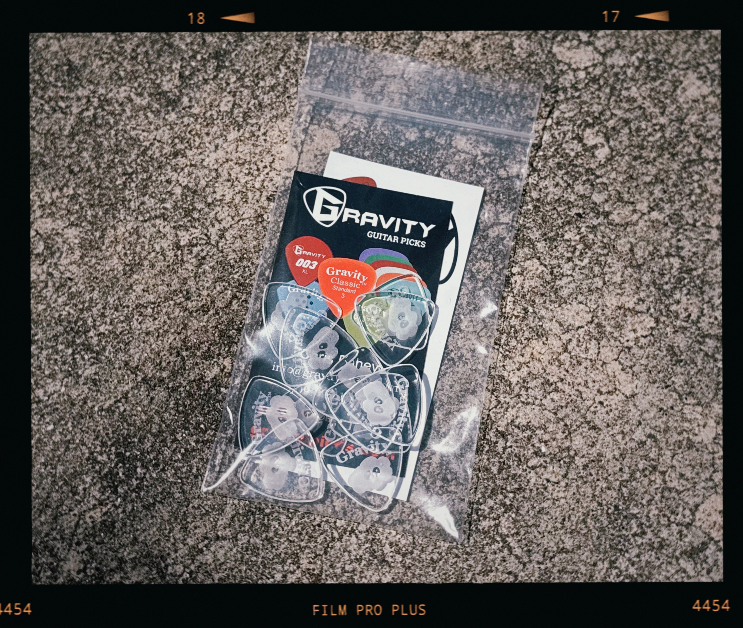 Gravityのオリジナルピックをオーダーメイドしてみた | 楽器・機材