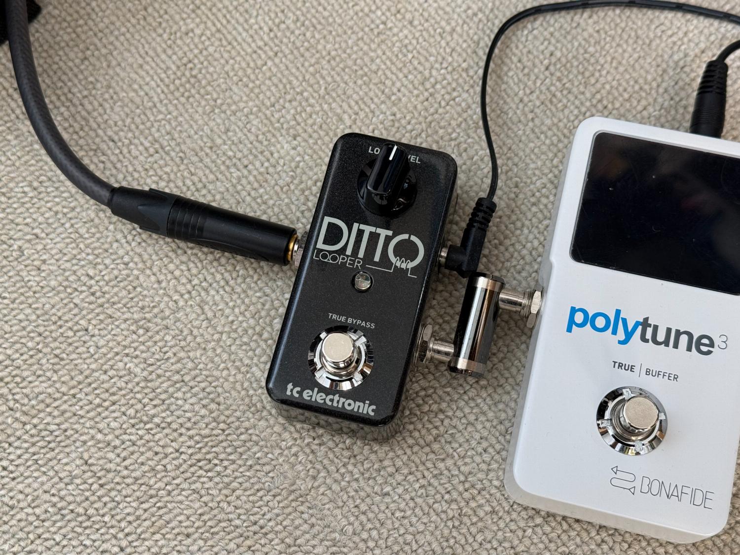 DITTO LOOPER（白いペダルはpolytune3